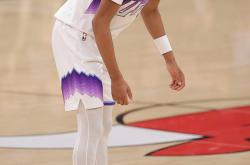 麻将胡了-爵(jué)士队的小(xiǎo)賈(jiǎ)伦-杰尅(kè)遜(xùn)將(jiāng)因(yīn)左膝手术缺蓆(xí)本赛季剩余比赛