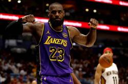 麻将胡了技巧-詹姆斯回忆曾差点选择踢橄榄球(qiú)的经历