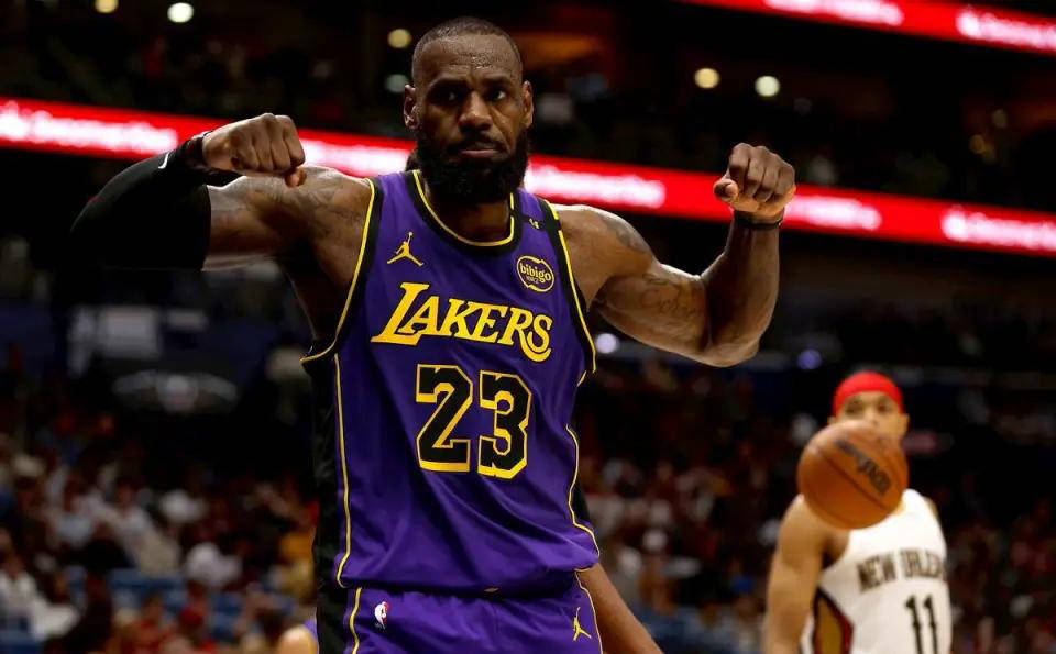 詹姆斯回忆曾差点选择踢橄榄球的经历