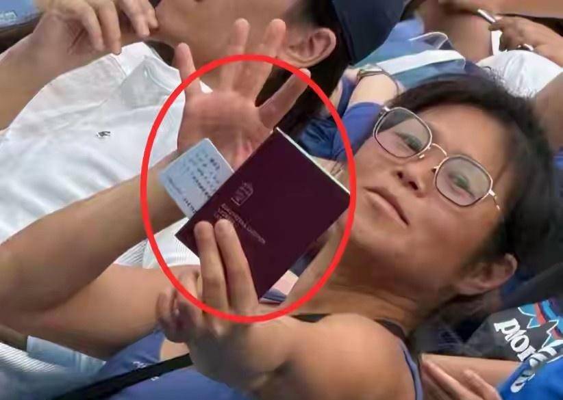 上海网球大师赛观众高声嘶吼，裁判多次劝阻，保安最终请离