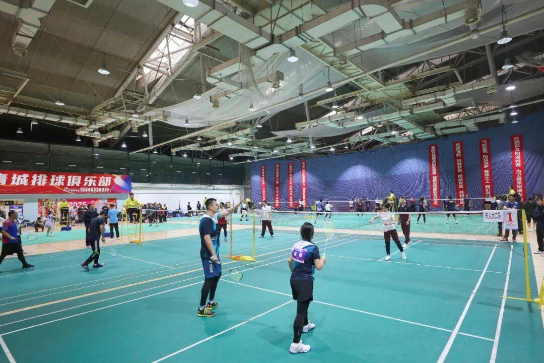 市直机关乒乓球、羽毛球比赛开赛