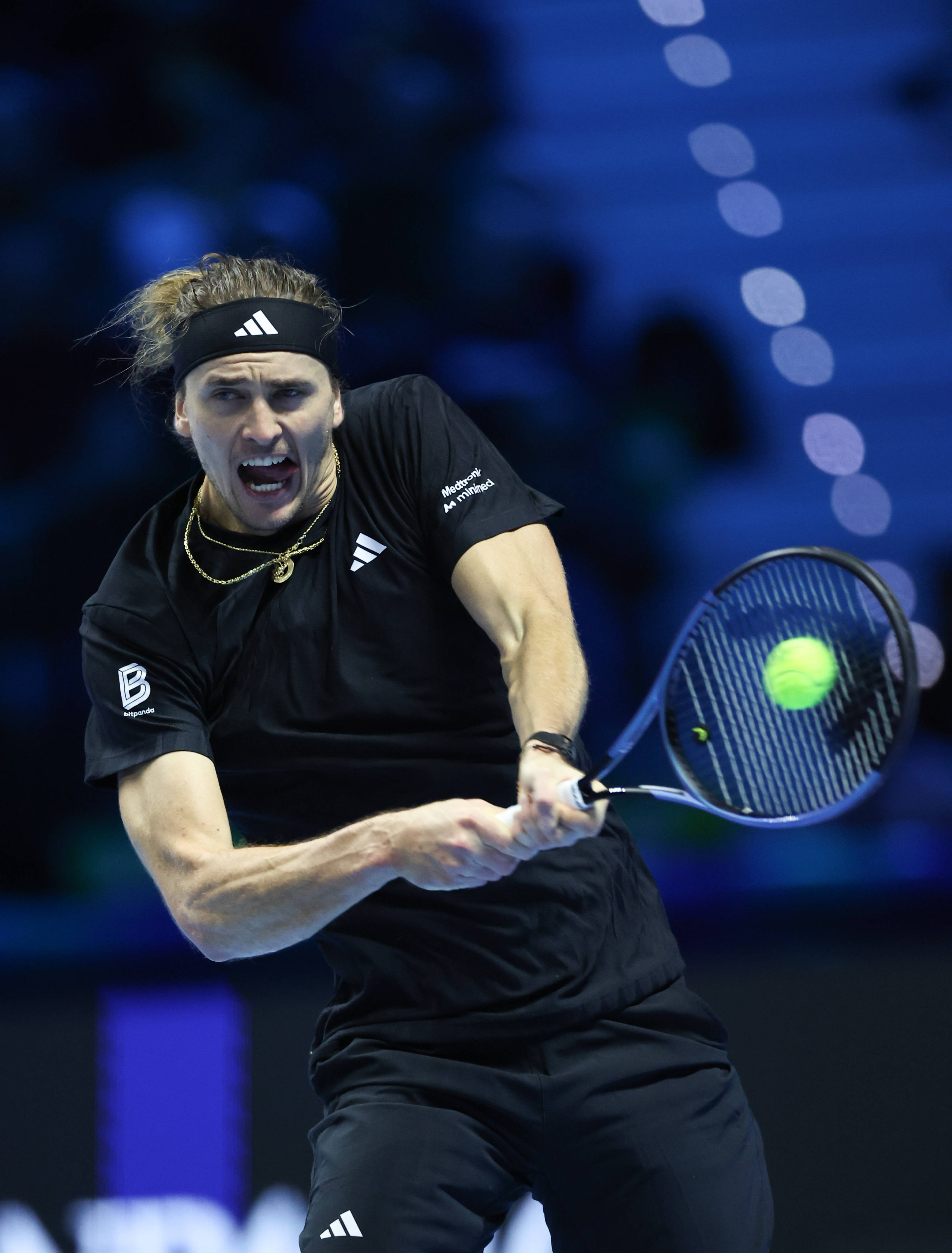 （体育）网球——ATP年终总决赛：奥热-阿利亚西姆胜兹韦列夫