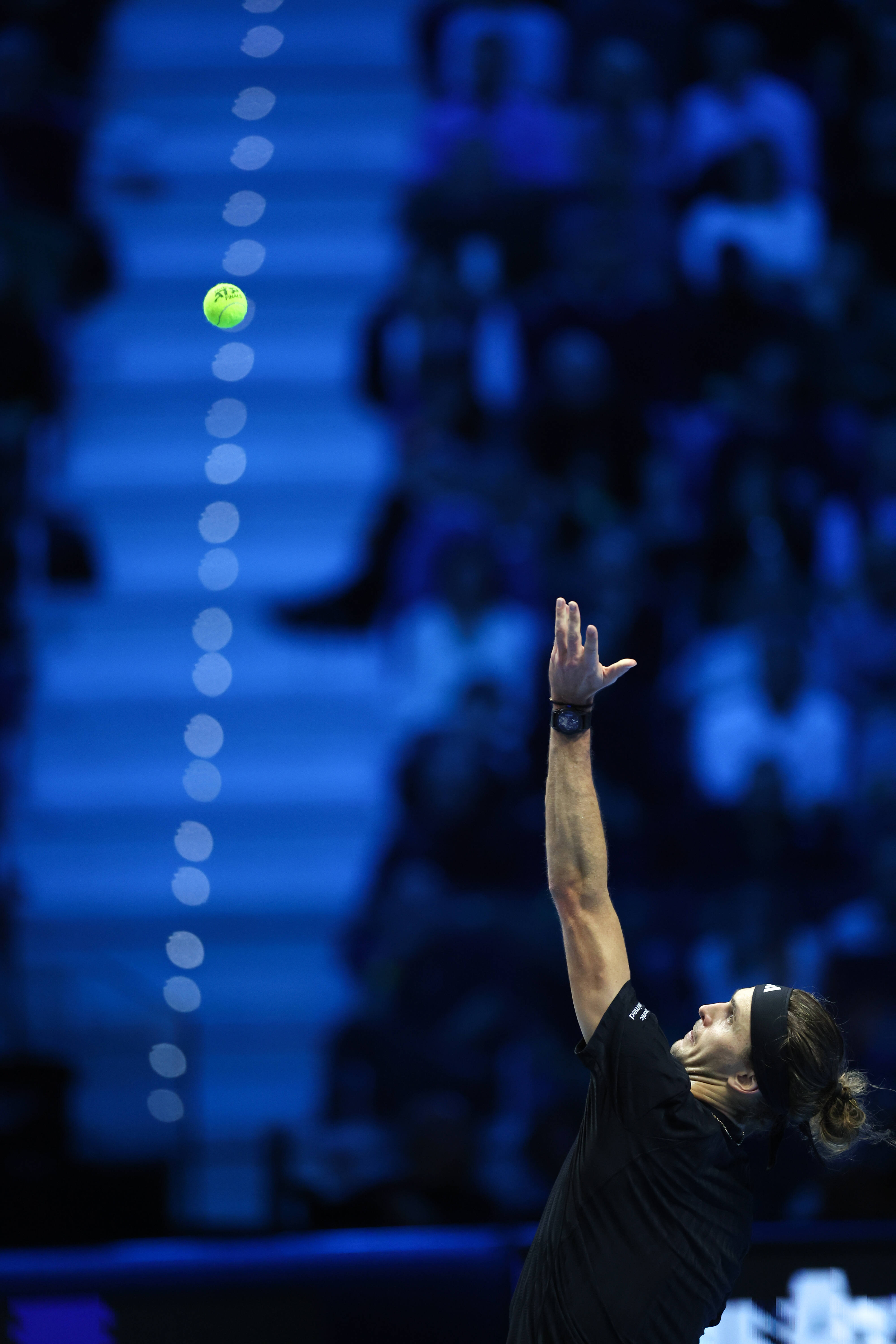 （体育）网球——ATP年终总决赛：奥热-阿利亚西姆胜兹韦列夫