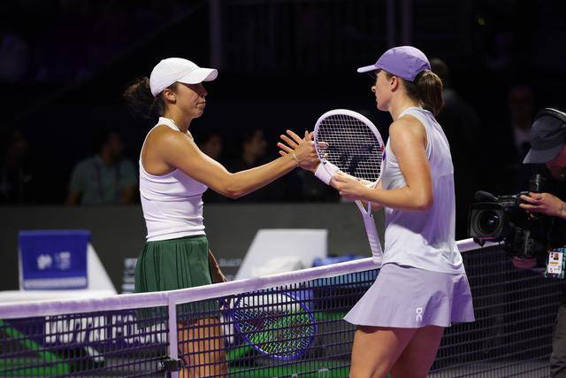 网球|WTA年终总决赛：斯维亚特克胜凯斯