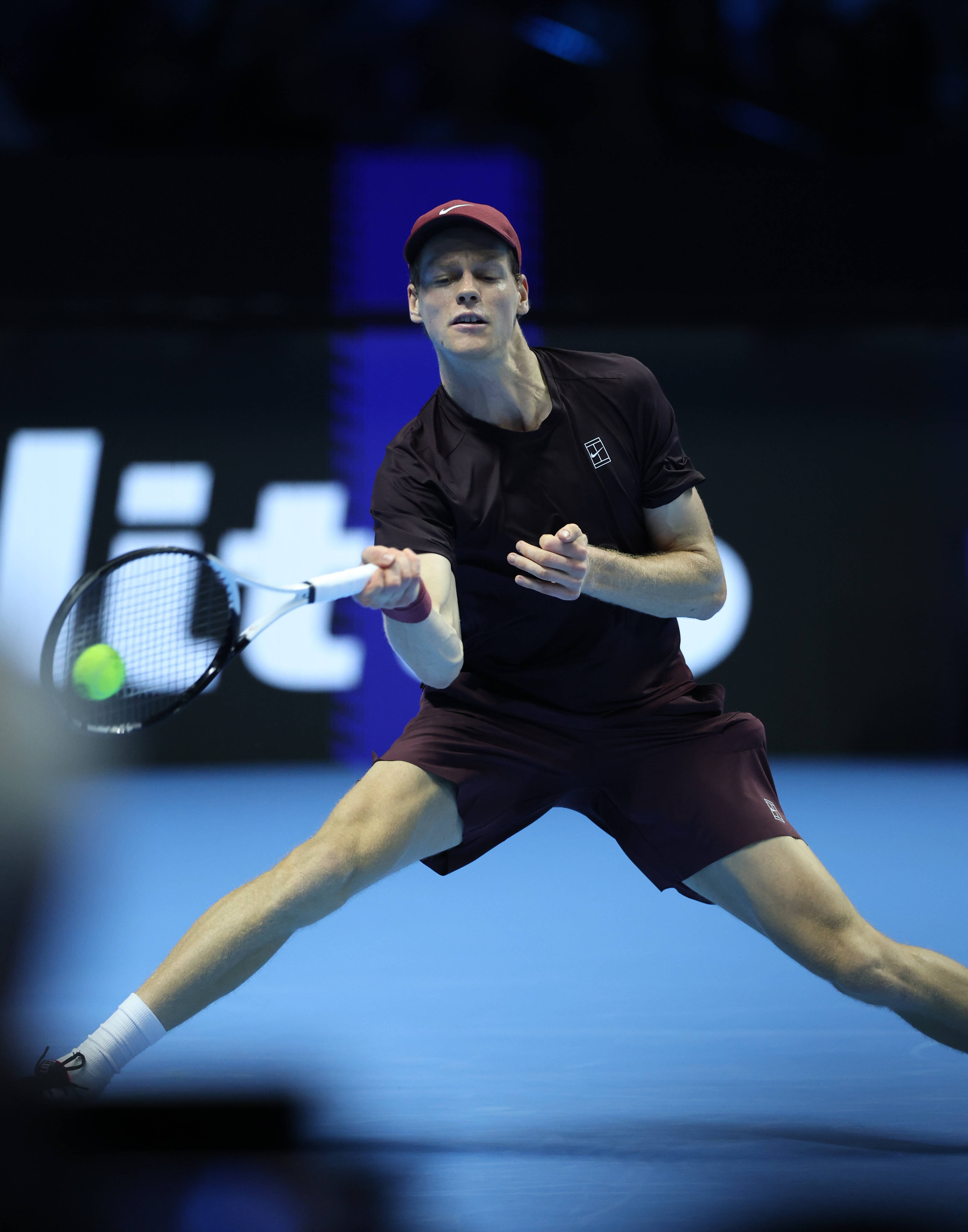 （体育）网球——ATP年终总决赛半决赛：辛纳胜德米纳尔