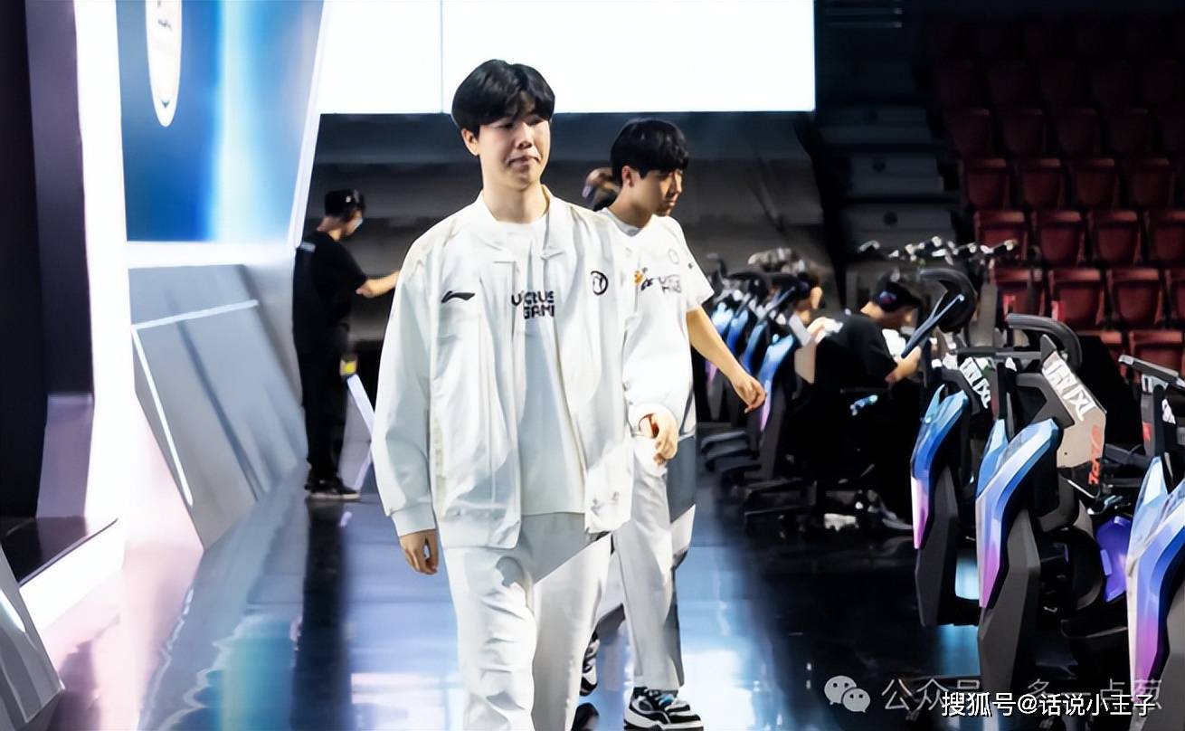 IG迎来巨大转机！粉丝偶遇Theshy，亲口回应明年是否接着打比赛