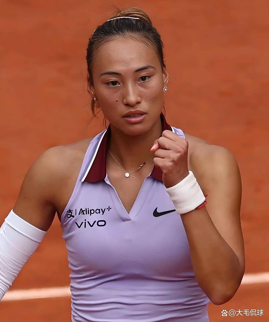 网球女单16强诞生，郑钦文硬抗17个破发点，王欣瑜遗憾淘汰