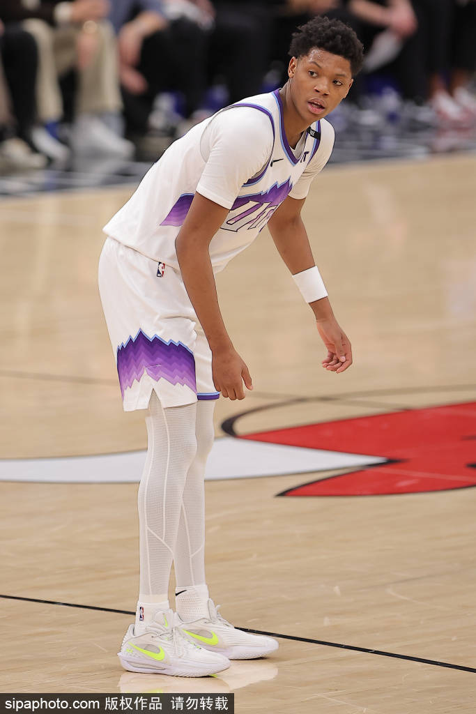 爵士队的小贾伦-杰克逊将因左膝手术缺席本赛季剩余比赛